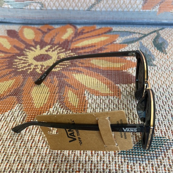 Vans Summer Holiday UV Protect Shades Sunglasses
NWT - Picture 3 of 16